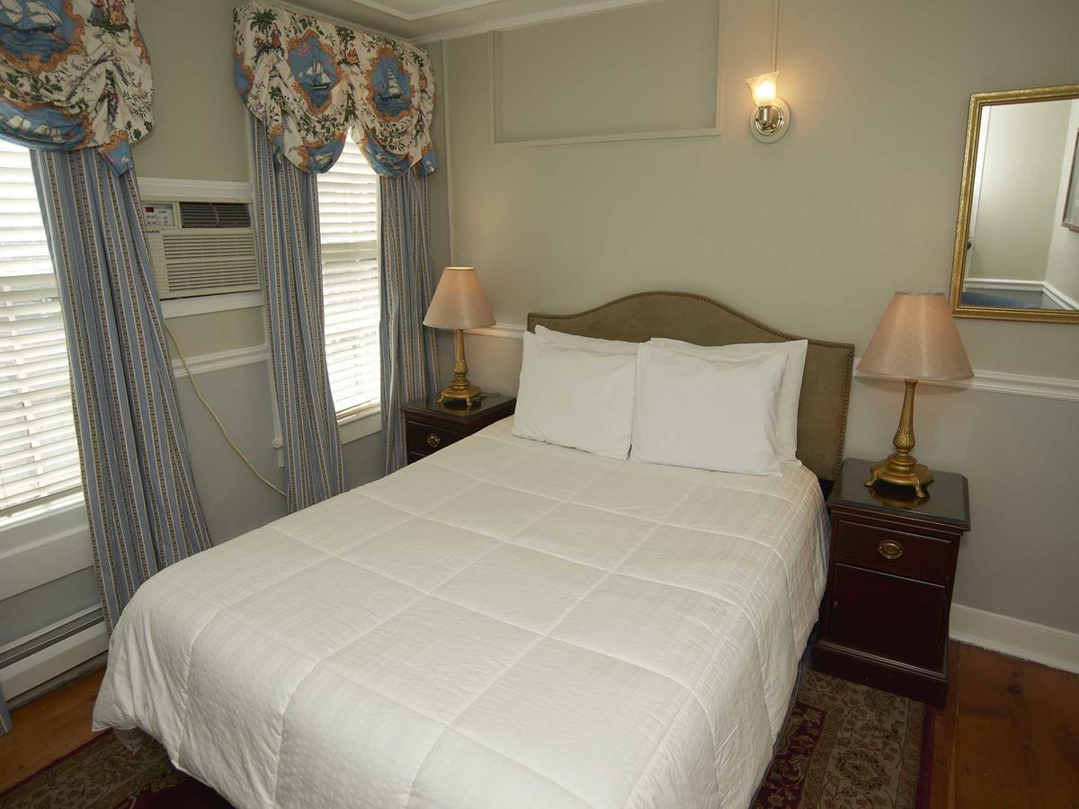 Bellevue House Bed & Breakfast Newport Exterior photo