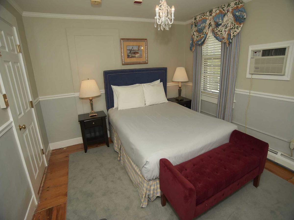 Bellevue House Bed & Breakfast Newport Exterior photo